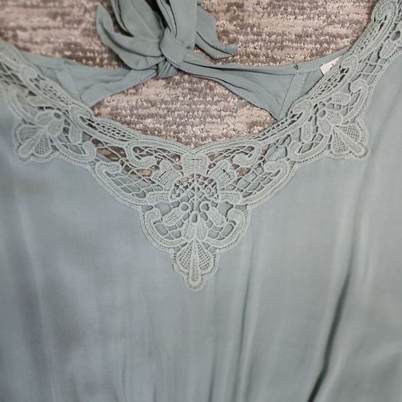 Shorts romper in sage green - Picture 9 of 12